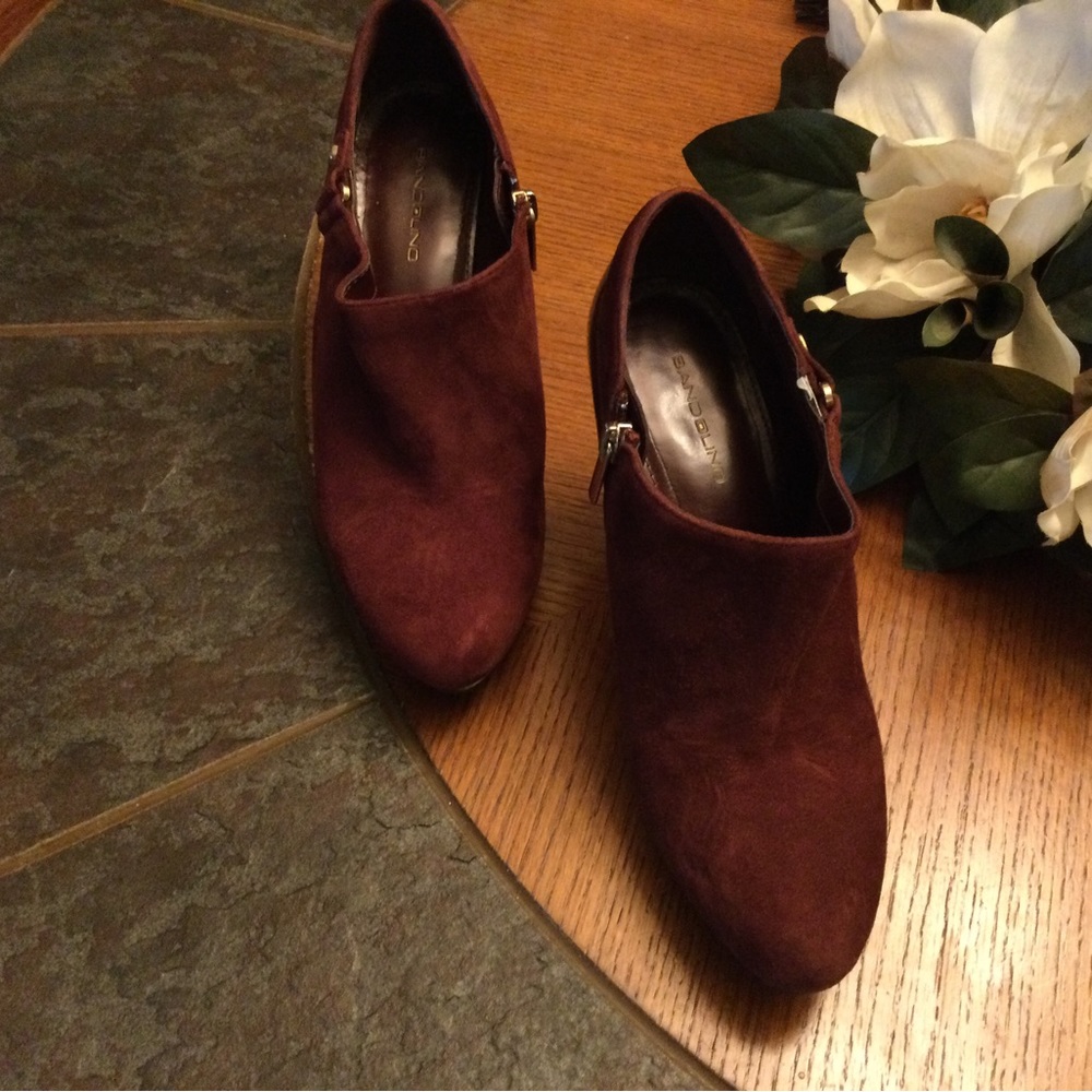 Bandolino Size 8 Bergundy Suede Leather Booties with Patent Leather Trim